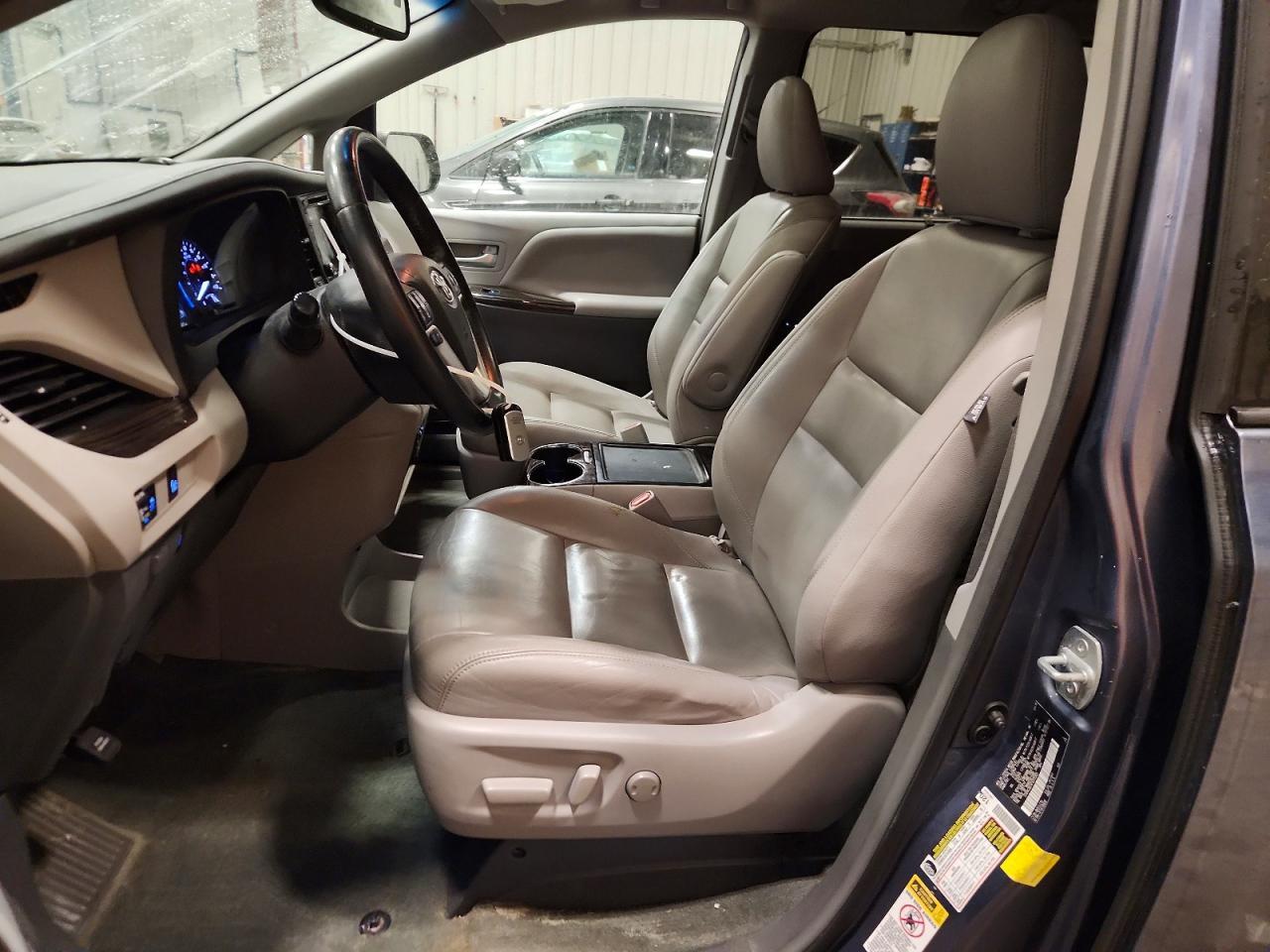 2015 TOYOTA SIENNA