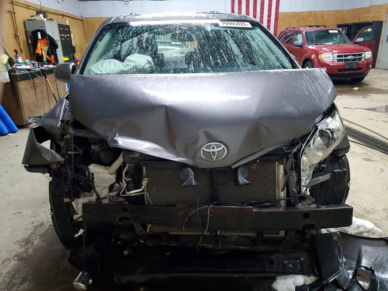 2013 TOYOTA SIENNA