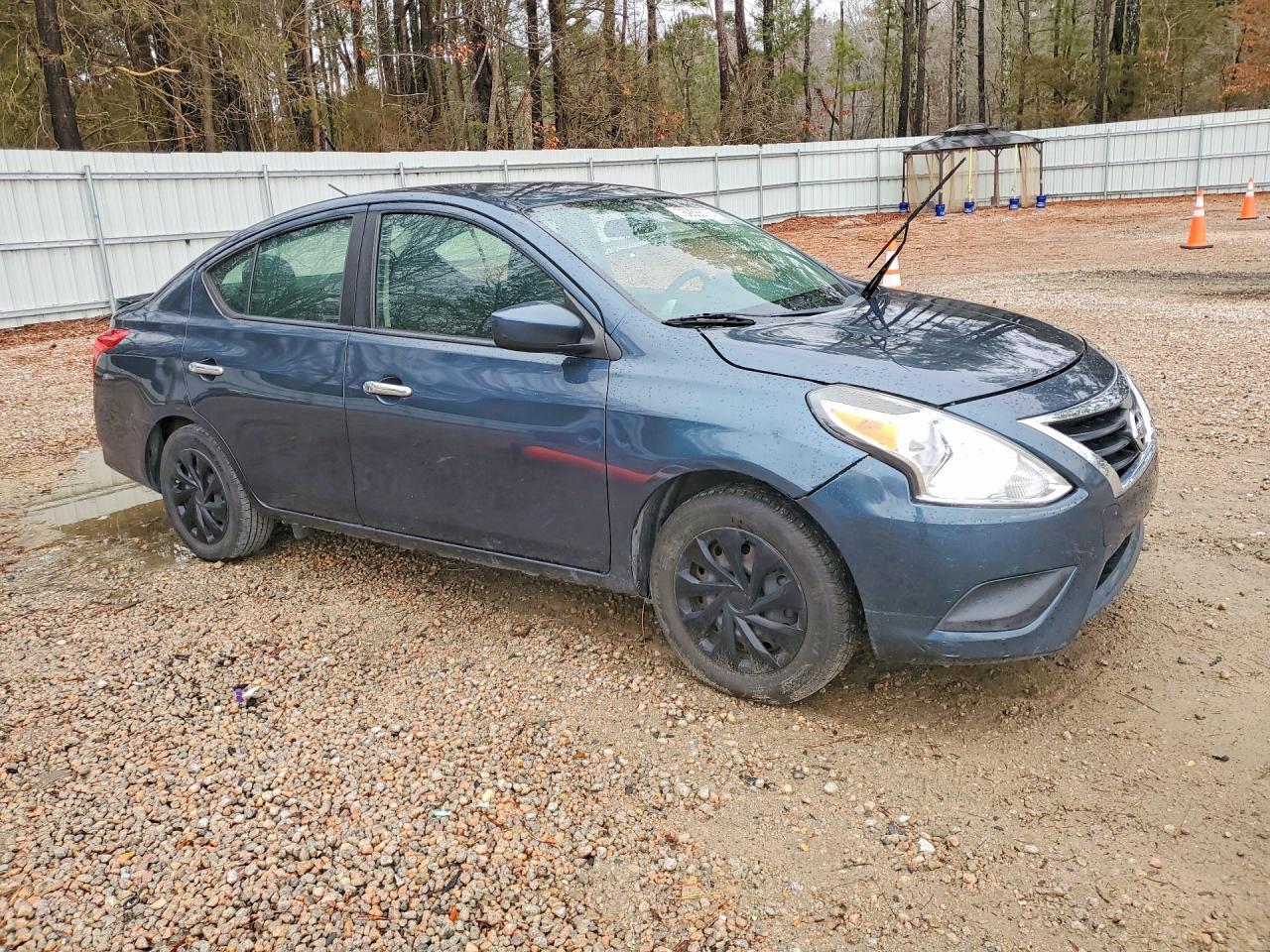 2017 NISSAN VERSA