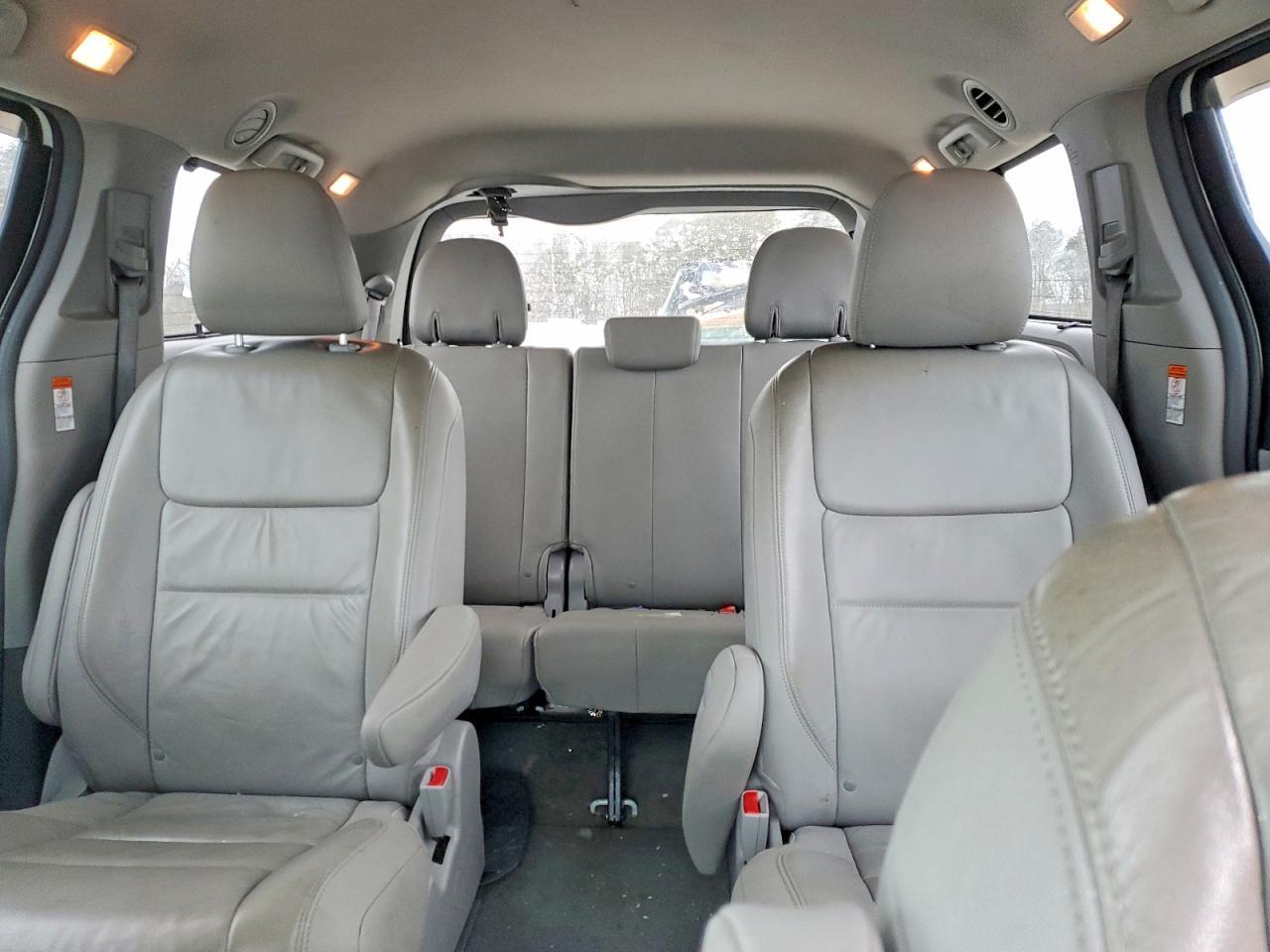 2016 TOYOTA SIENNA