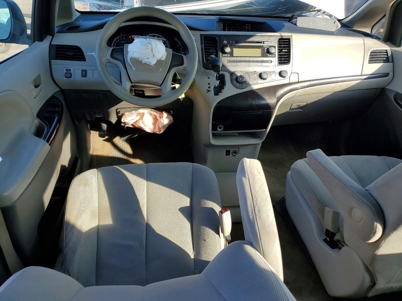2013 TOYOTA SIENNA