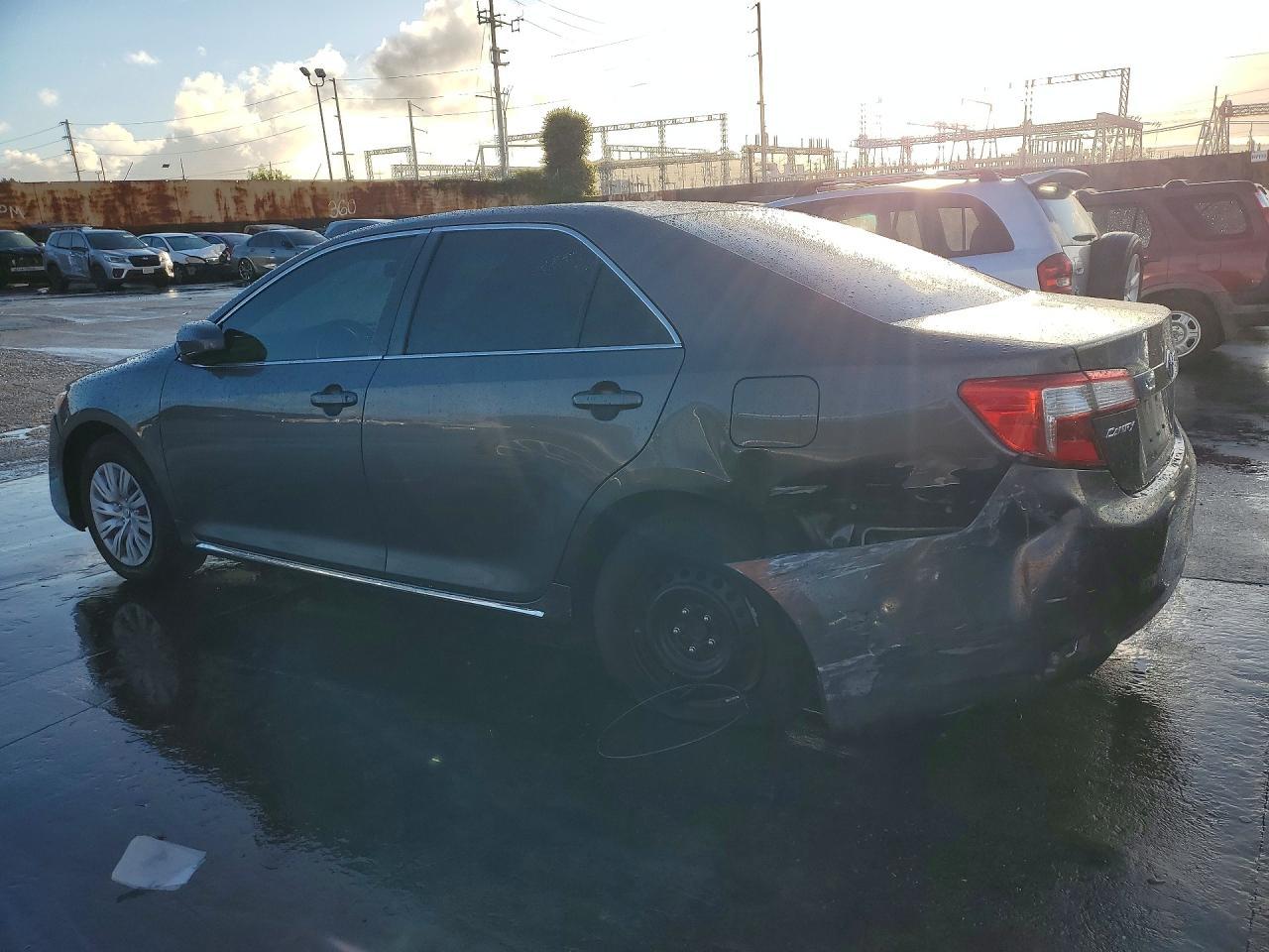 2014 TOYOTA CAMRY