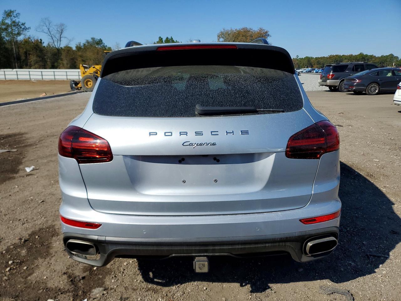 2017 PORSCHE CAYENNE