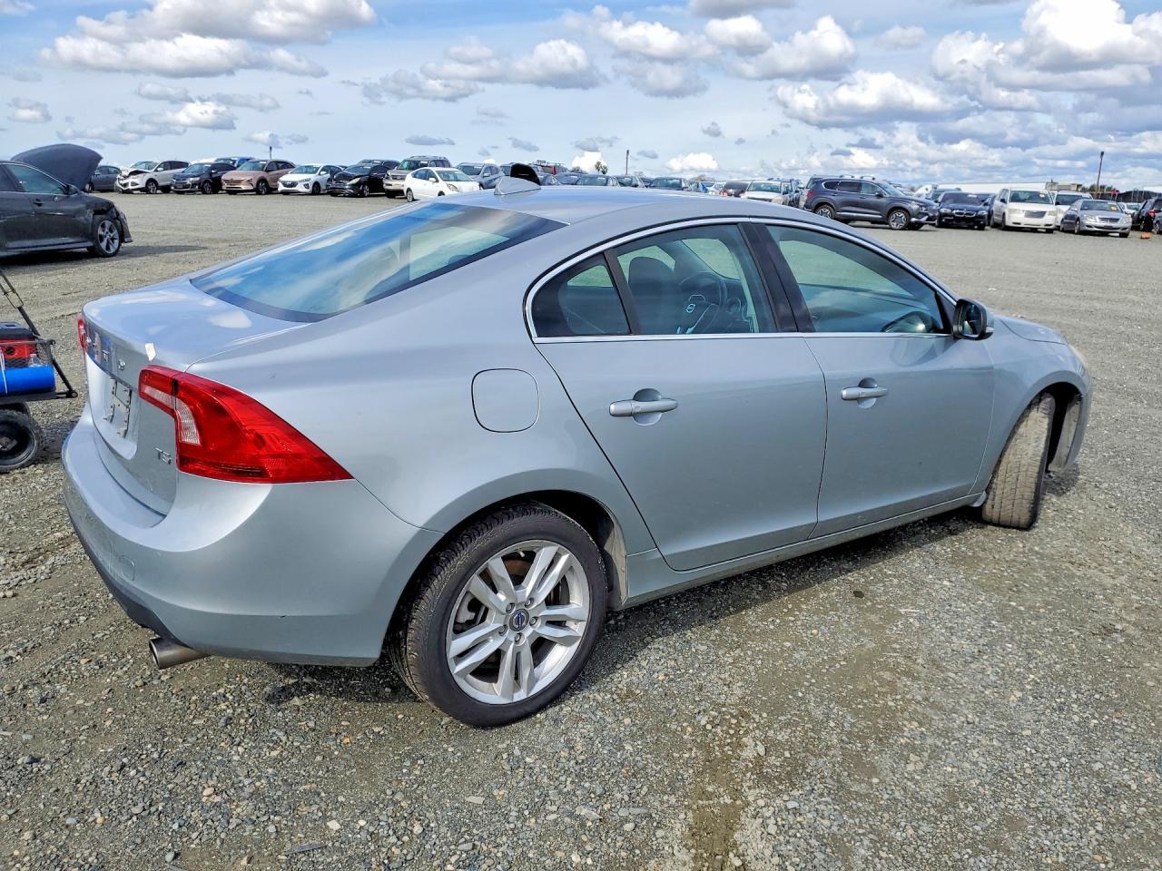 2013 VOLVO S60