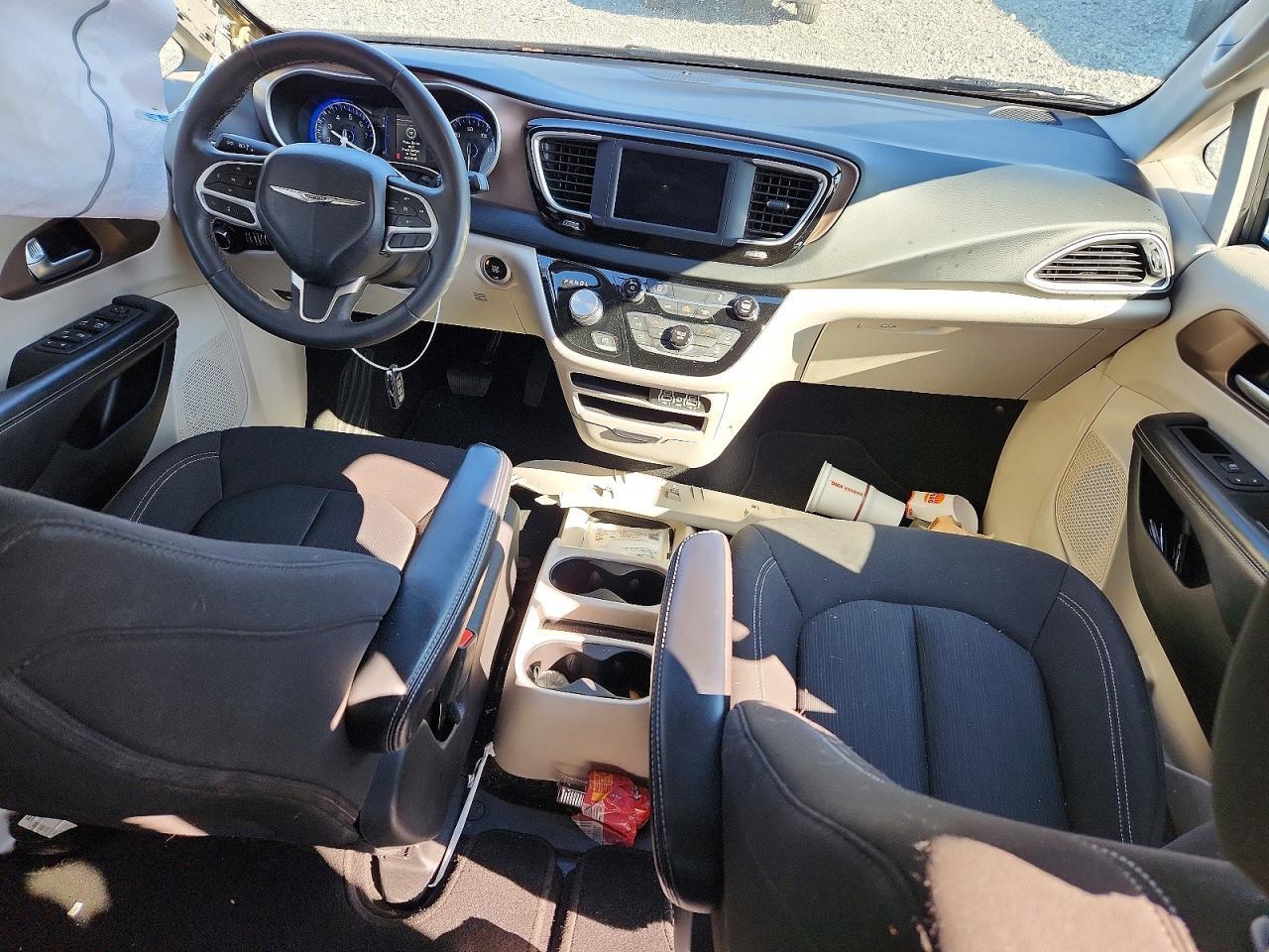 2022 CHRYSLER Voyager