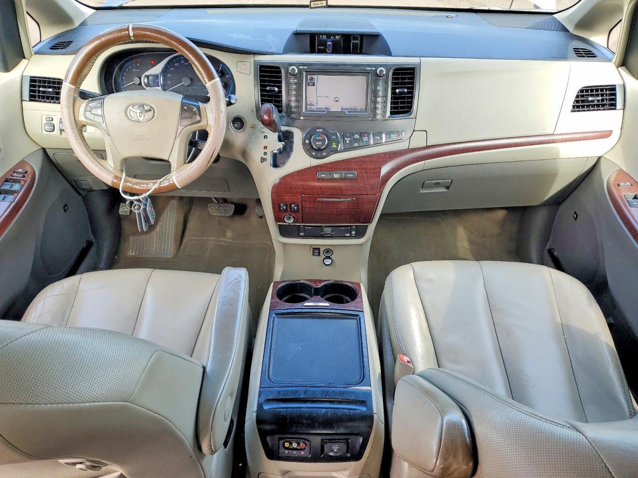 2012 TOYOTA SIENNA