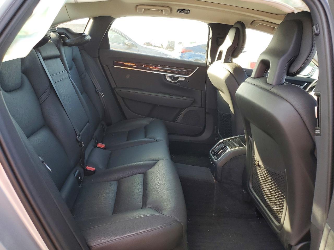 2018 VOLVO S90