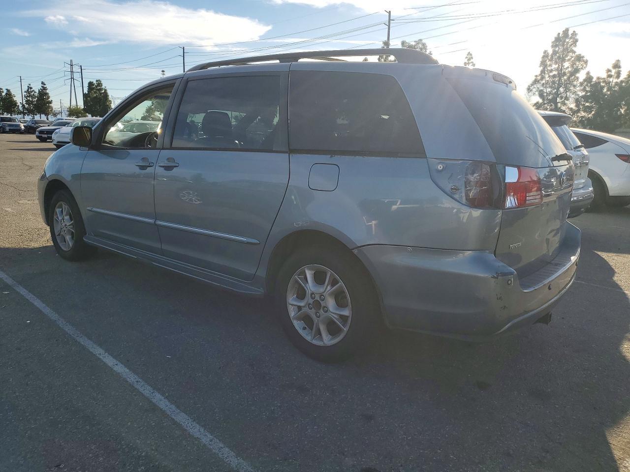 2004 TOYOTA SIENNA