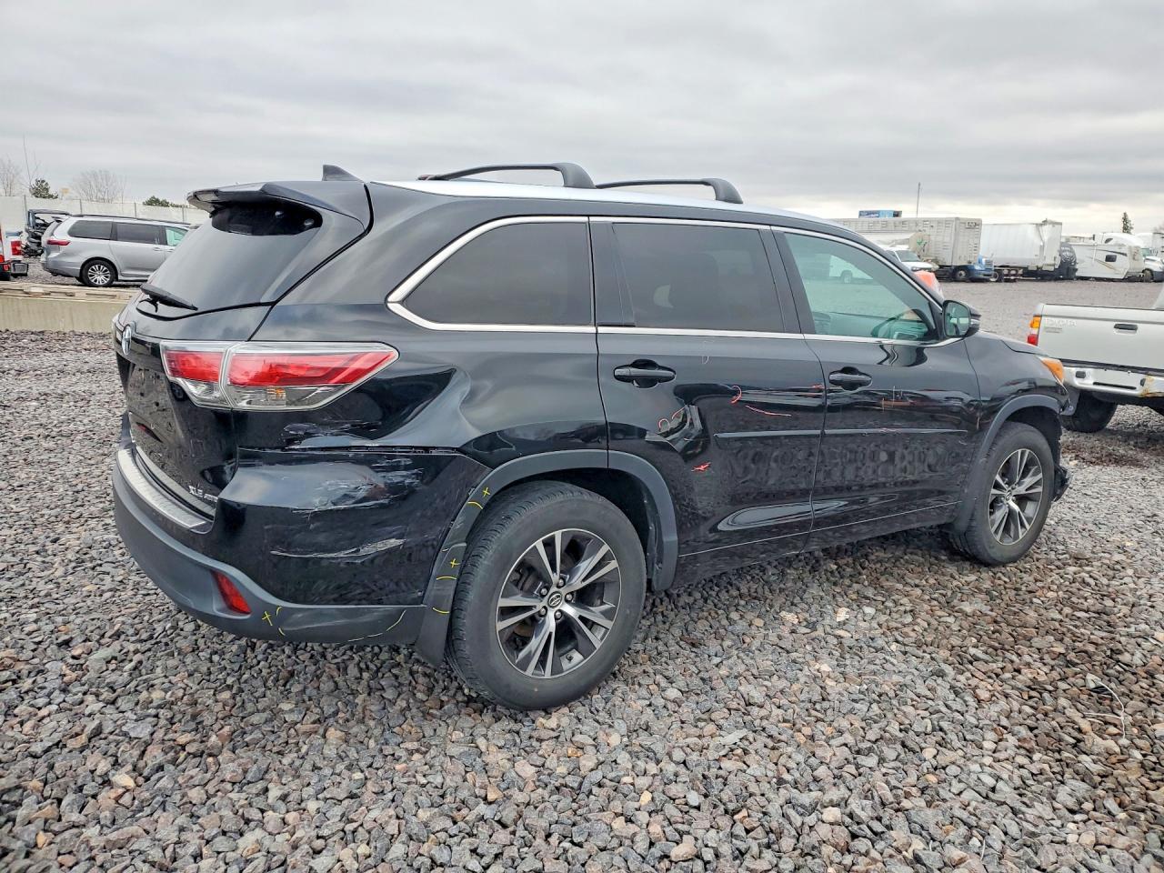 2016 TOYOTA HIGHLANDER