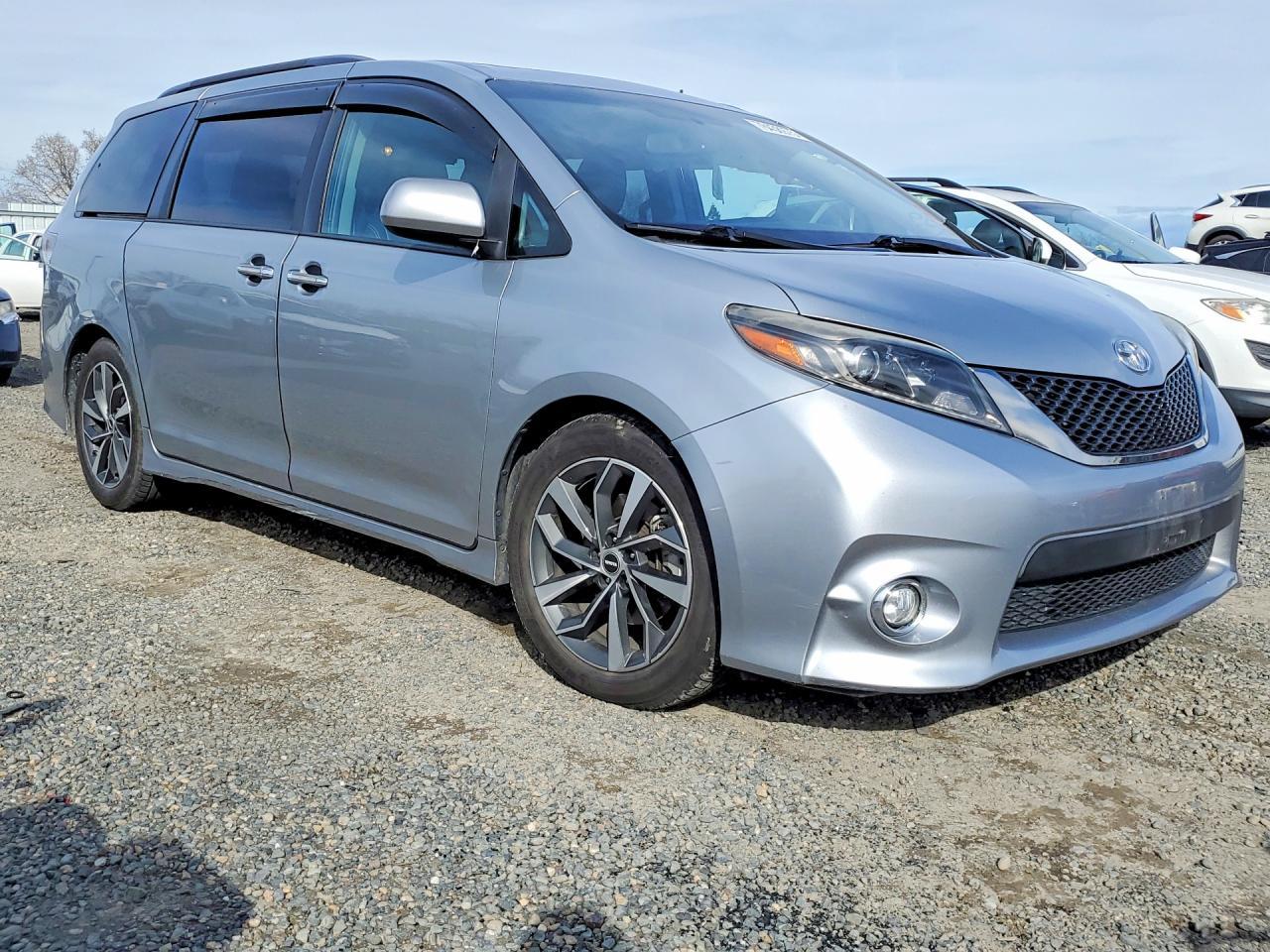 2017 TOYOTA SIENNA