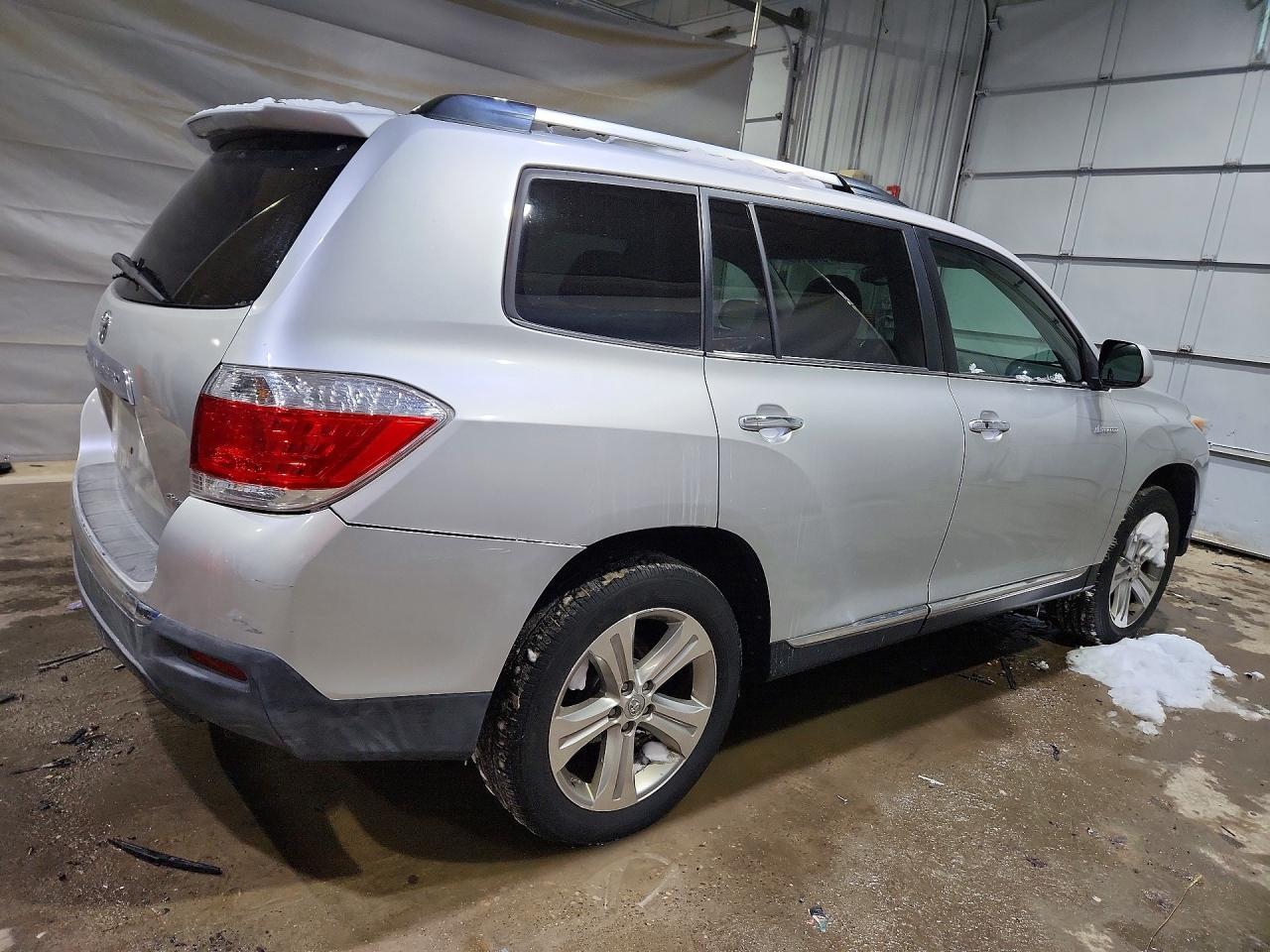 2011 TOYOTA HIGHLANDER