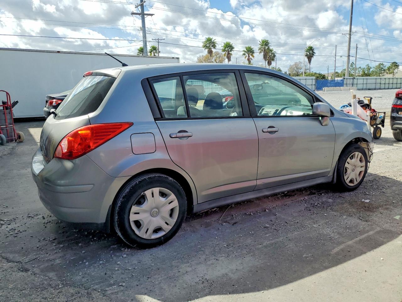 2011 NISSAN VERSA