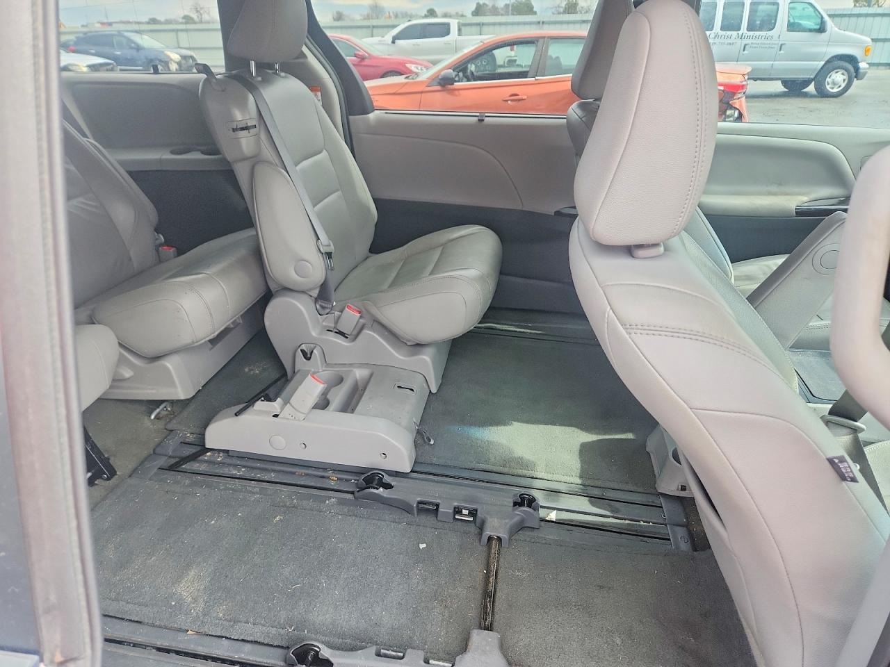 2015 TOYOTA SIENNA