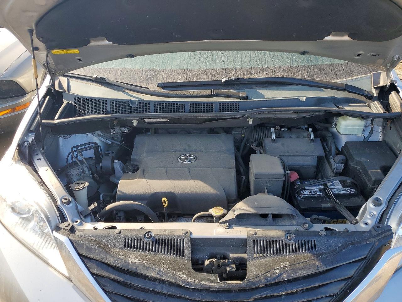 2013 TOYOTA SIENNA