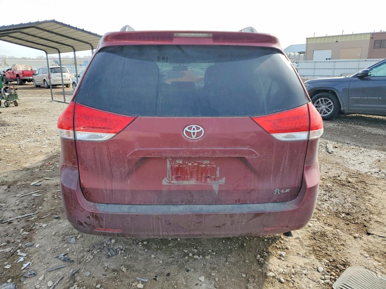 2013 TOYOTA SIENNA