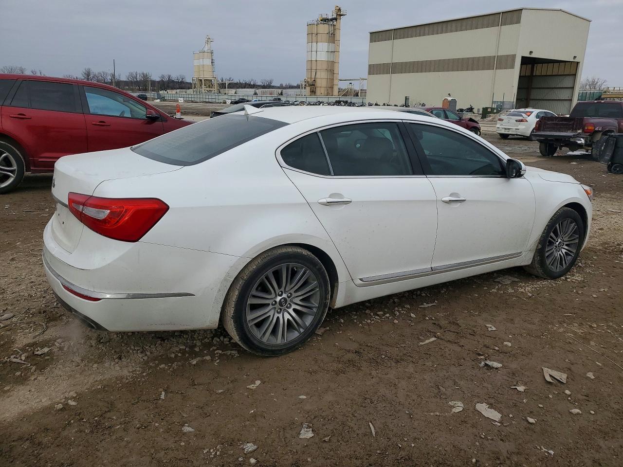 2016 KIA Cadenza