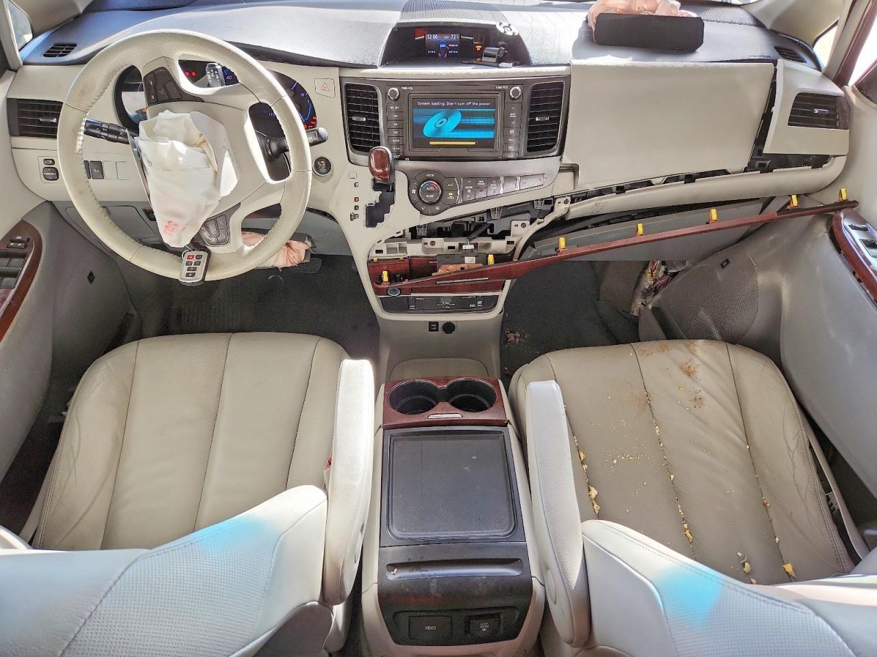 2013 TOYOTA SIENNA
