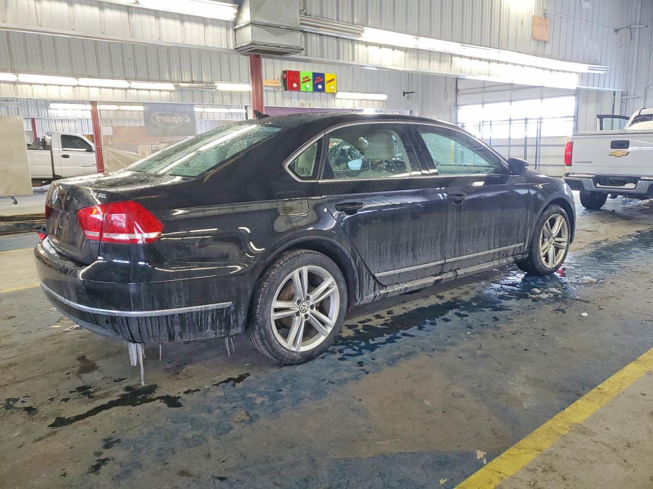 2012 VOLKSWAGEN Passat