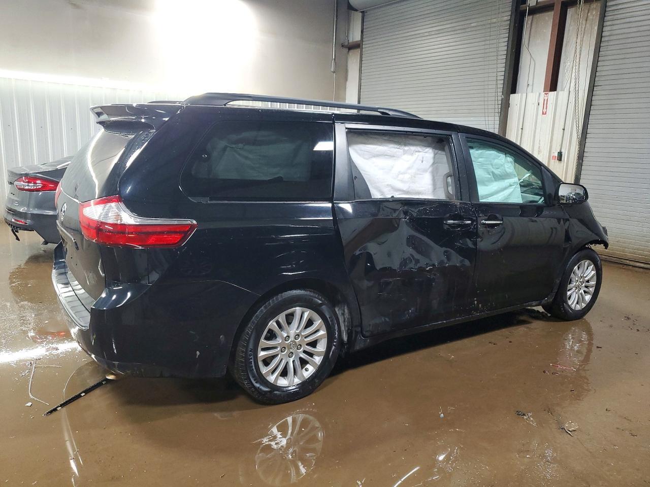 2016 TOYOTA SIENNA
