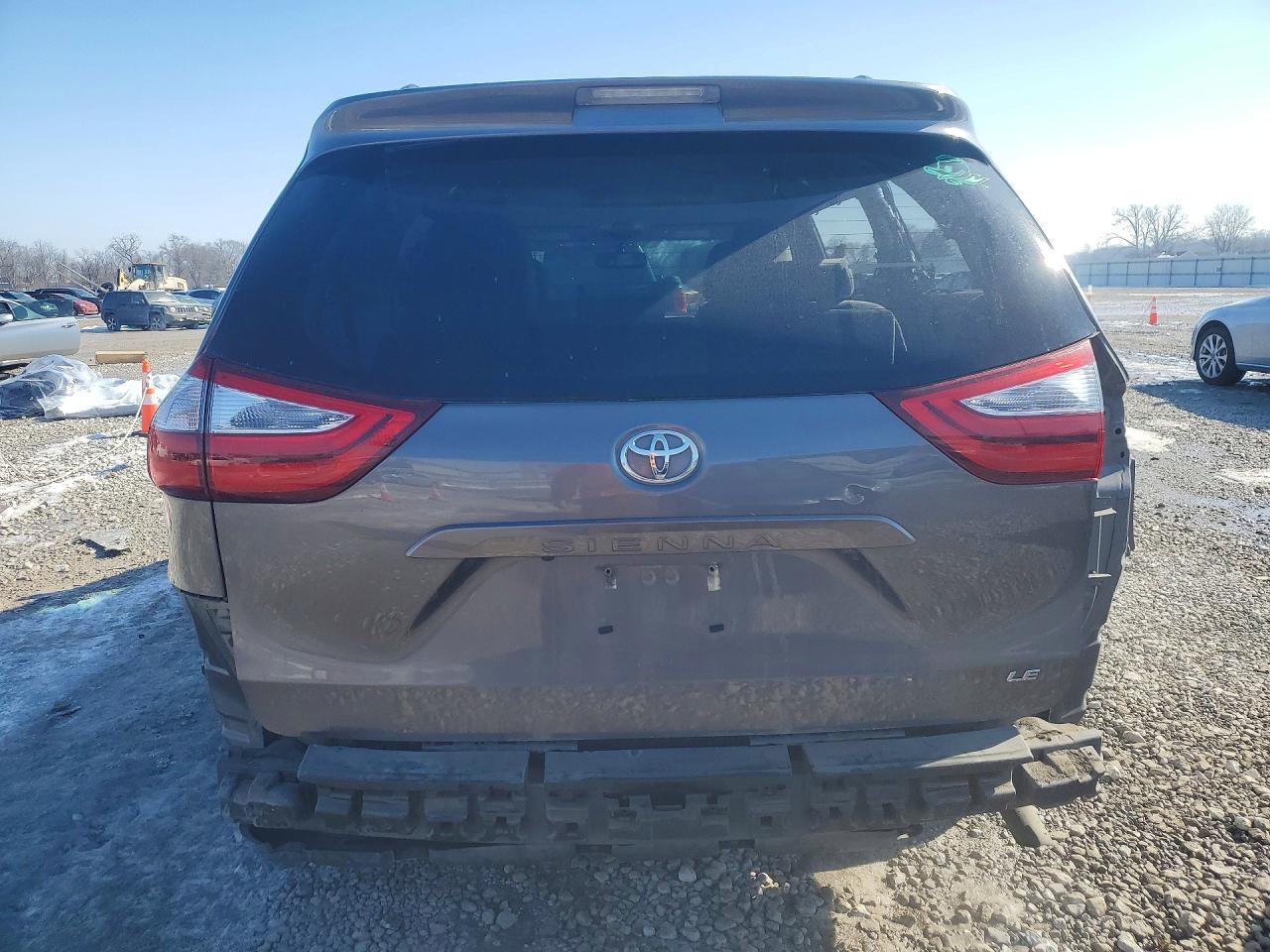 2017 TOYOTA SIENNA