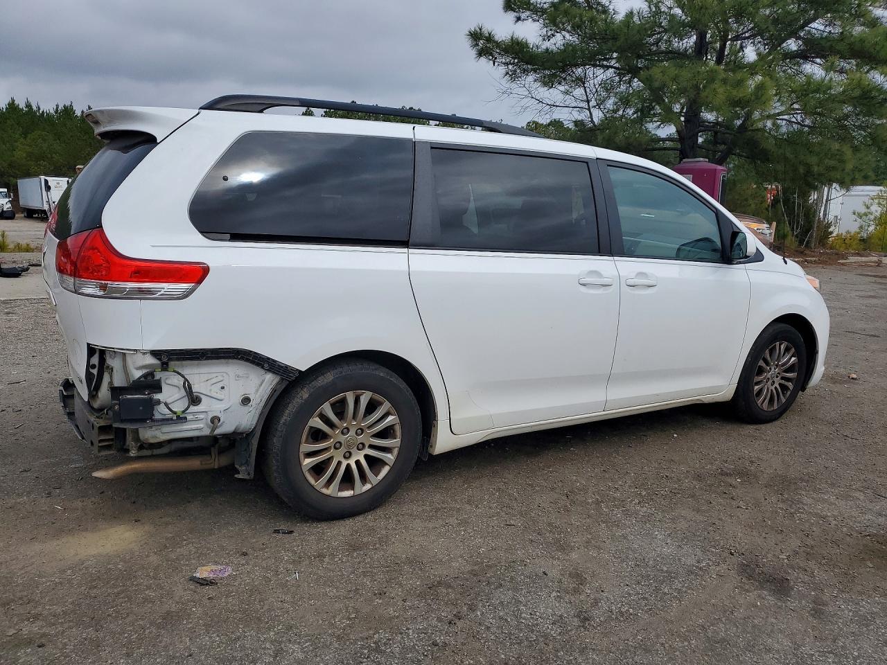 2014 TOYOTA SIENNA