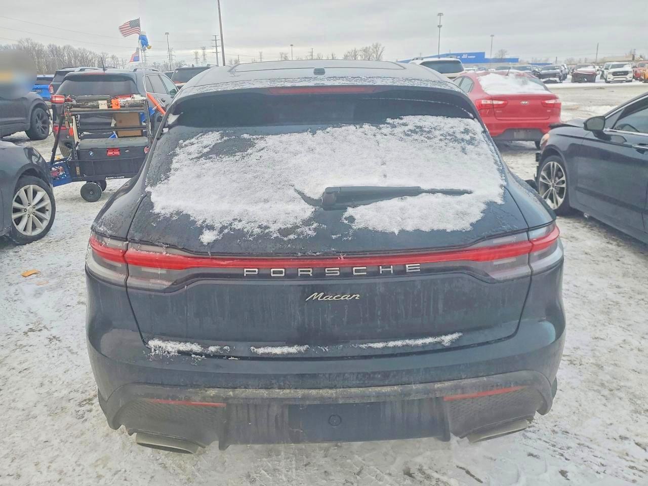 2025 PORSCHE Macan