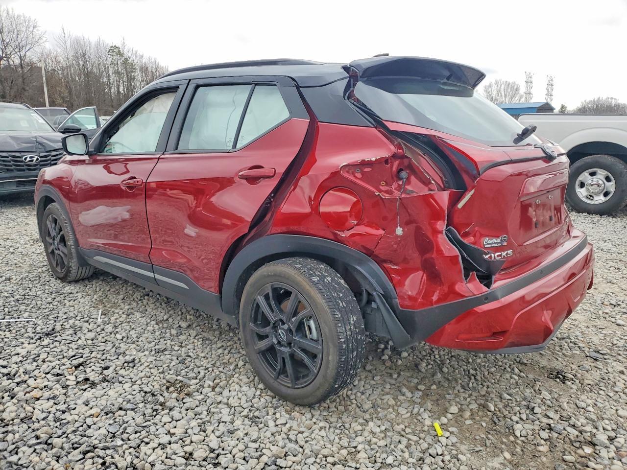 2024 NISSAN KICKS