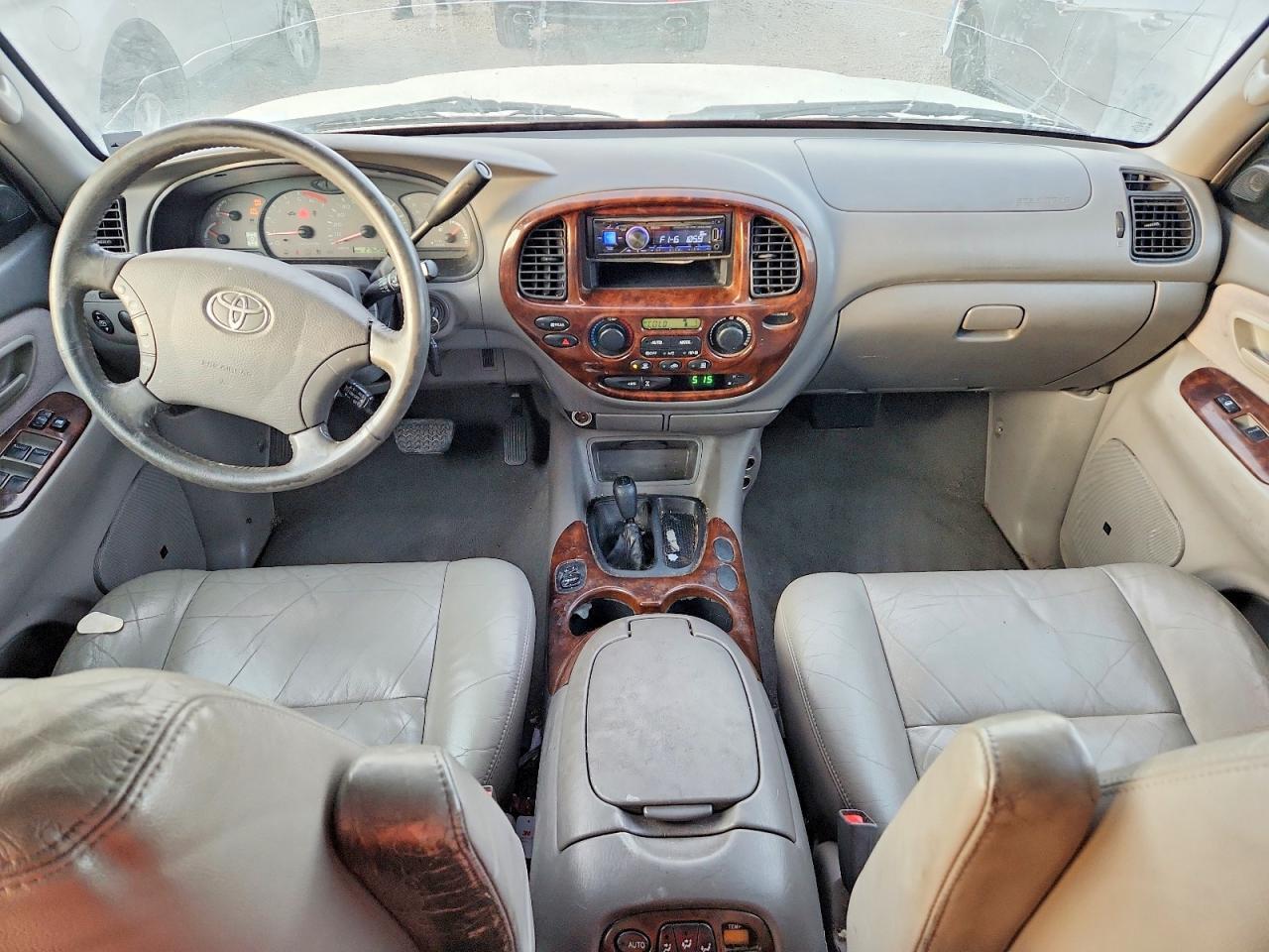2004 TOYOTA Sequoia