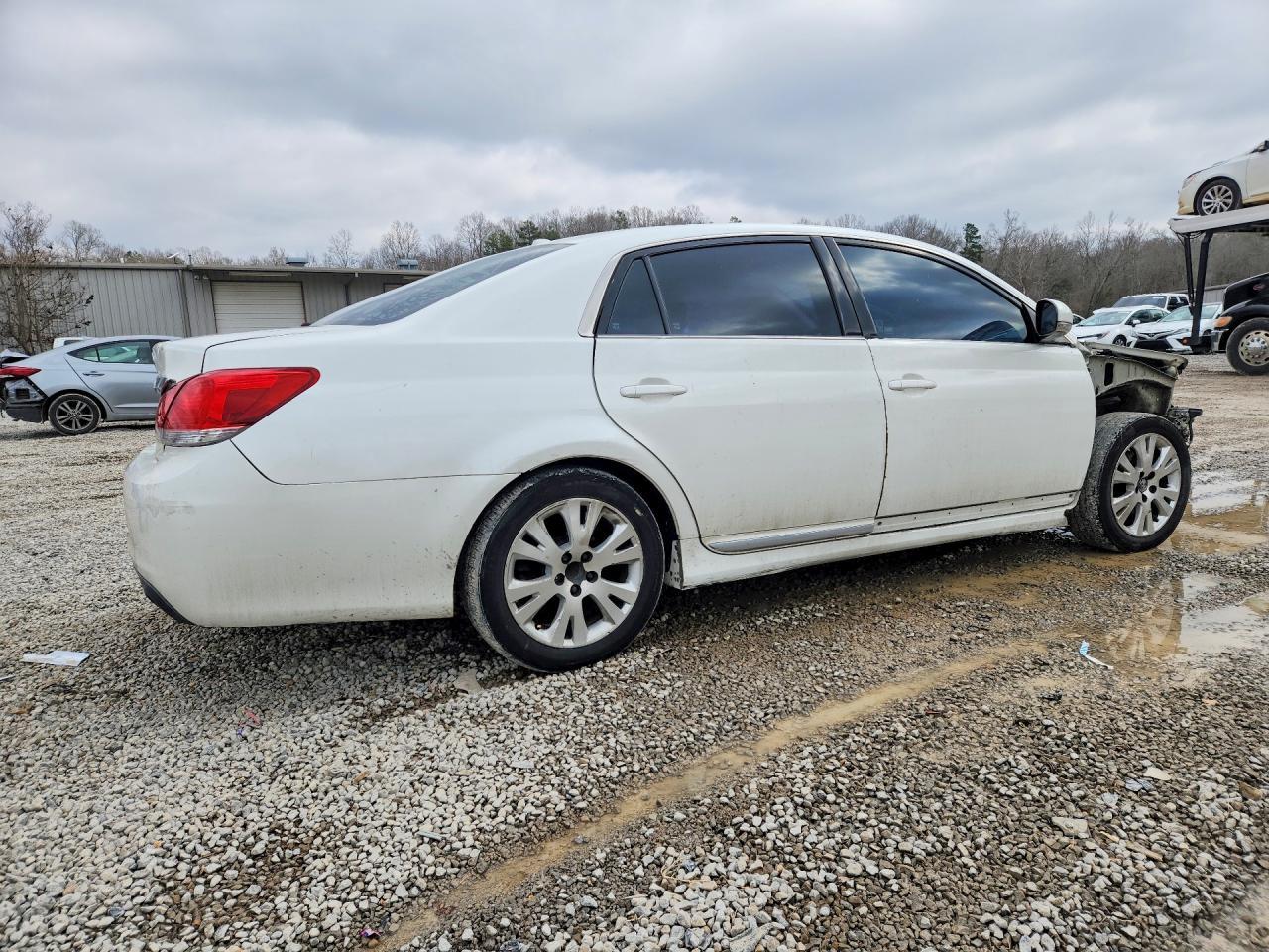 2011 TOYOTA Avalon