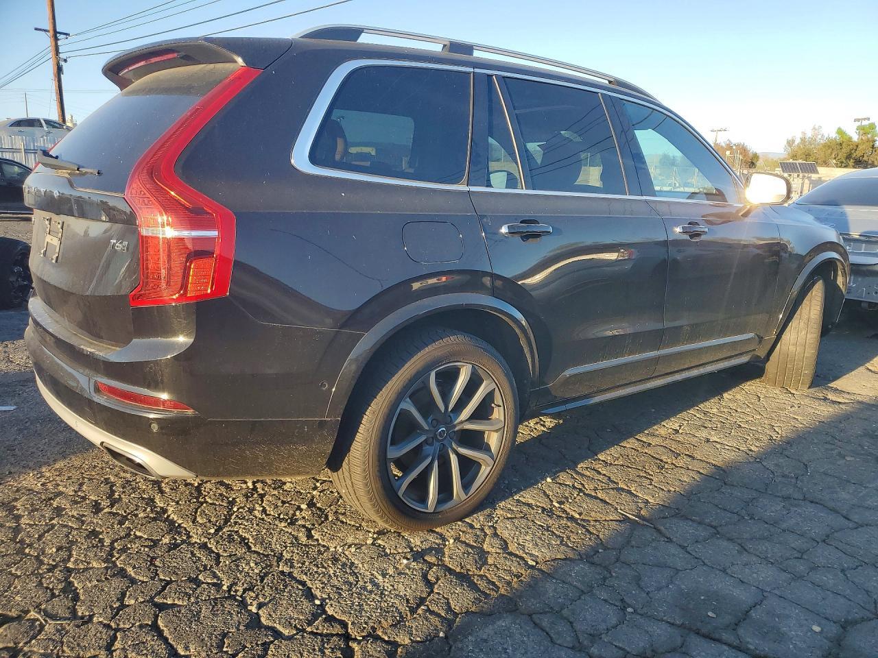 2018 VOLVO XC90