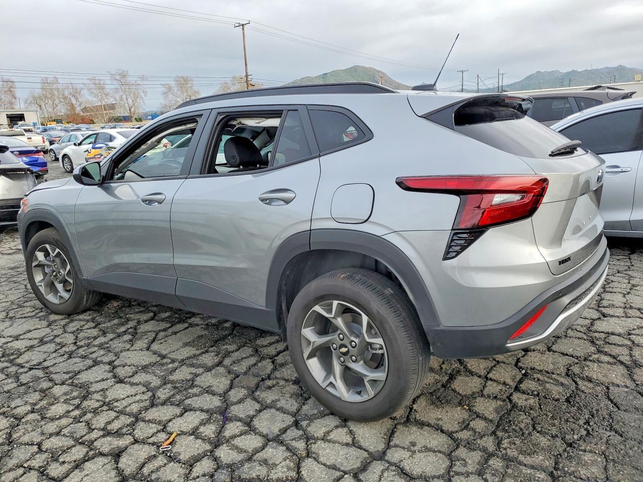 2025 CHEVROLET TRAX