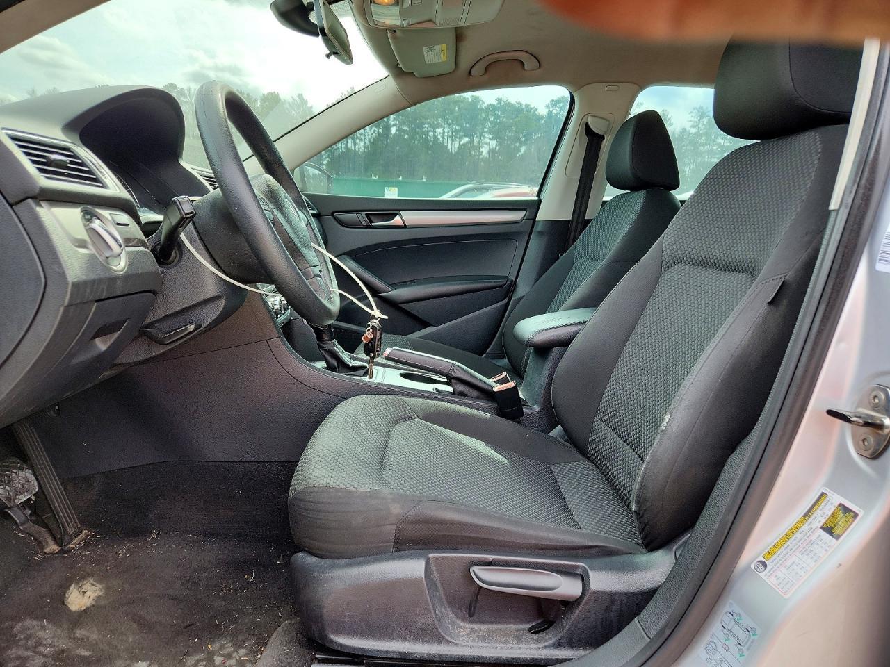 2012 VOLKSWAGEN Passat