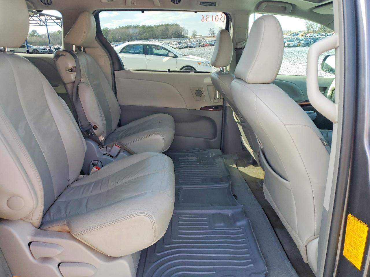 2013 TOYOTA SIENNA