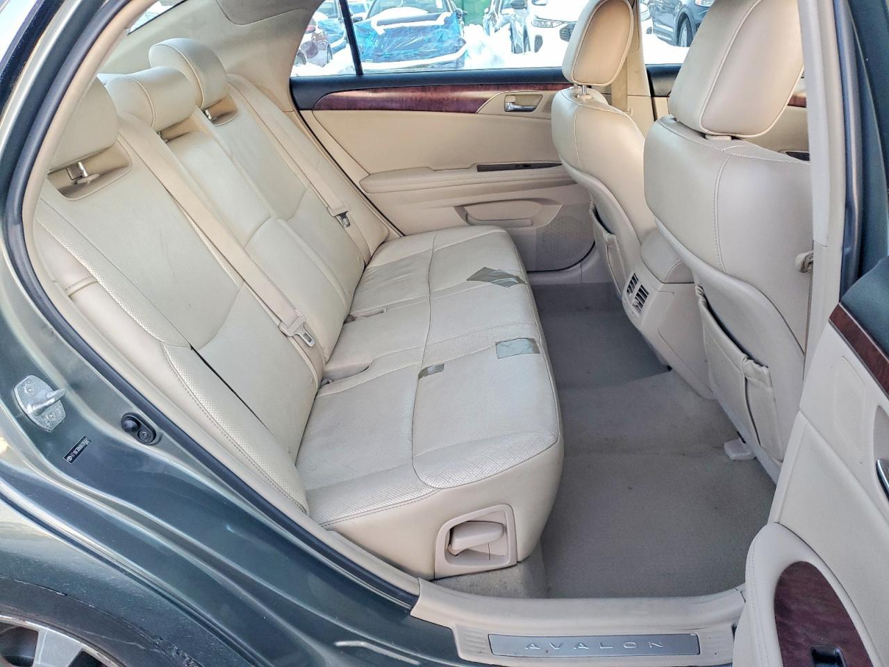 2011 TOYOTA Avalon