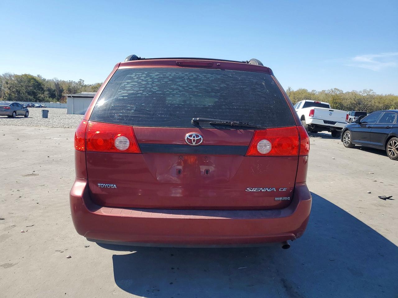 2010 TOYOTA SIENNA