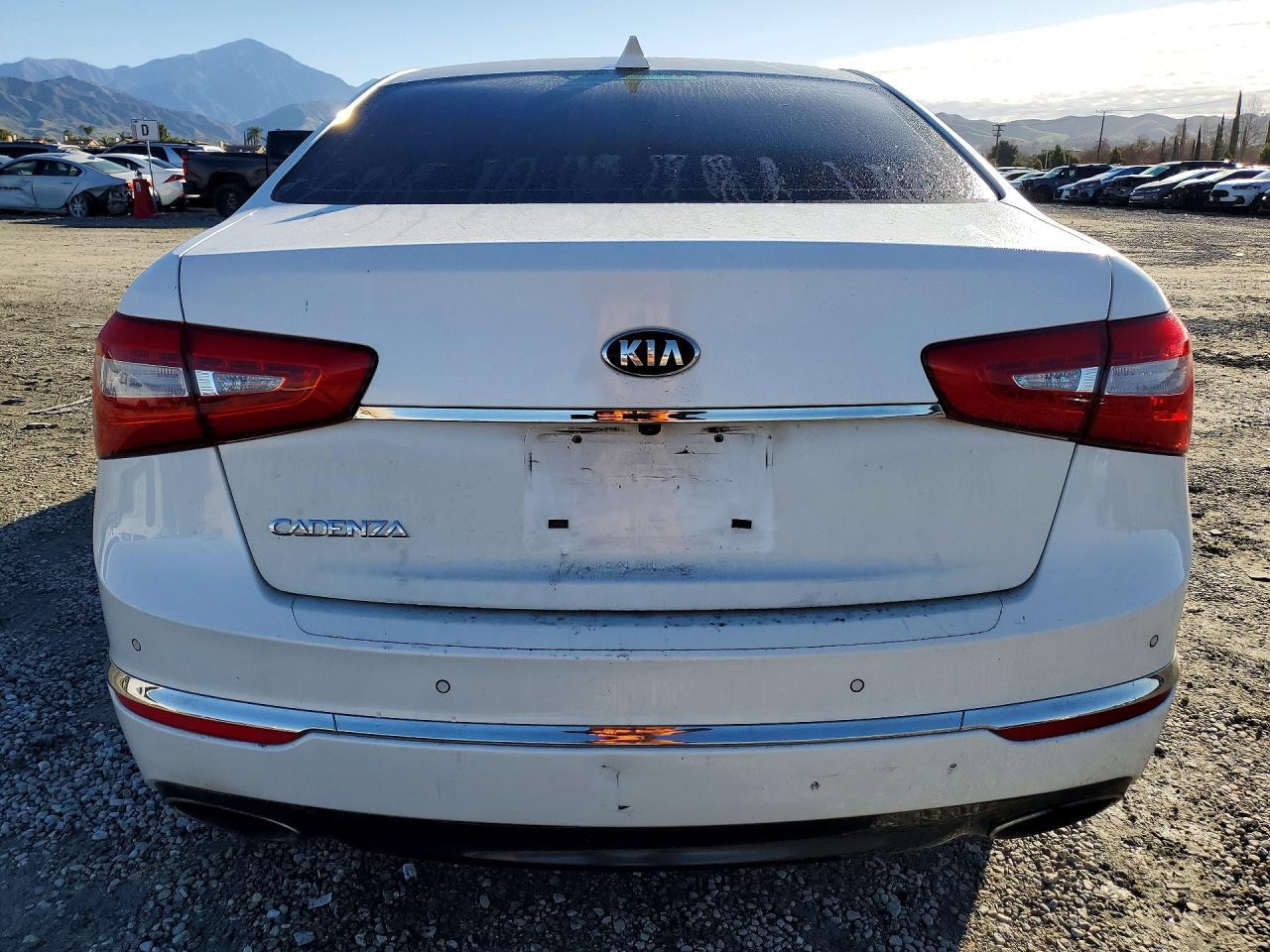 2015 KIA Cadenza