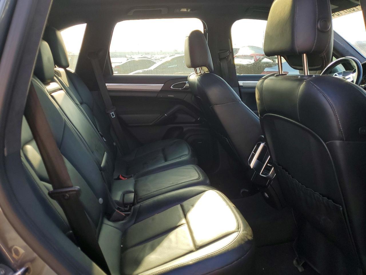 2014 PORSCHE CAYENNE