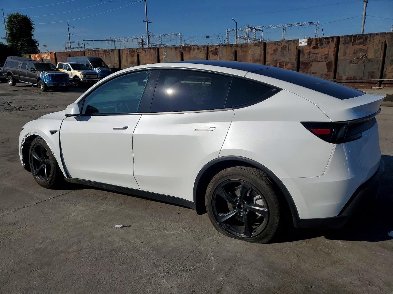 2026 TESLA MODEL Y