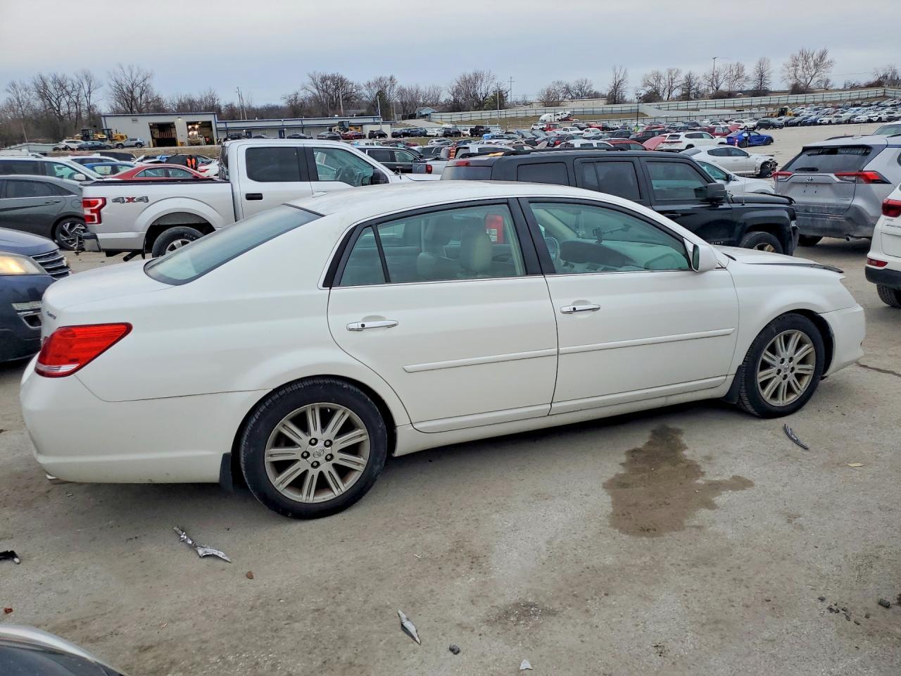 2010 TOYOTA Avalon