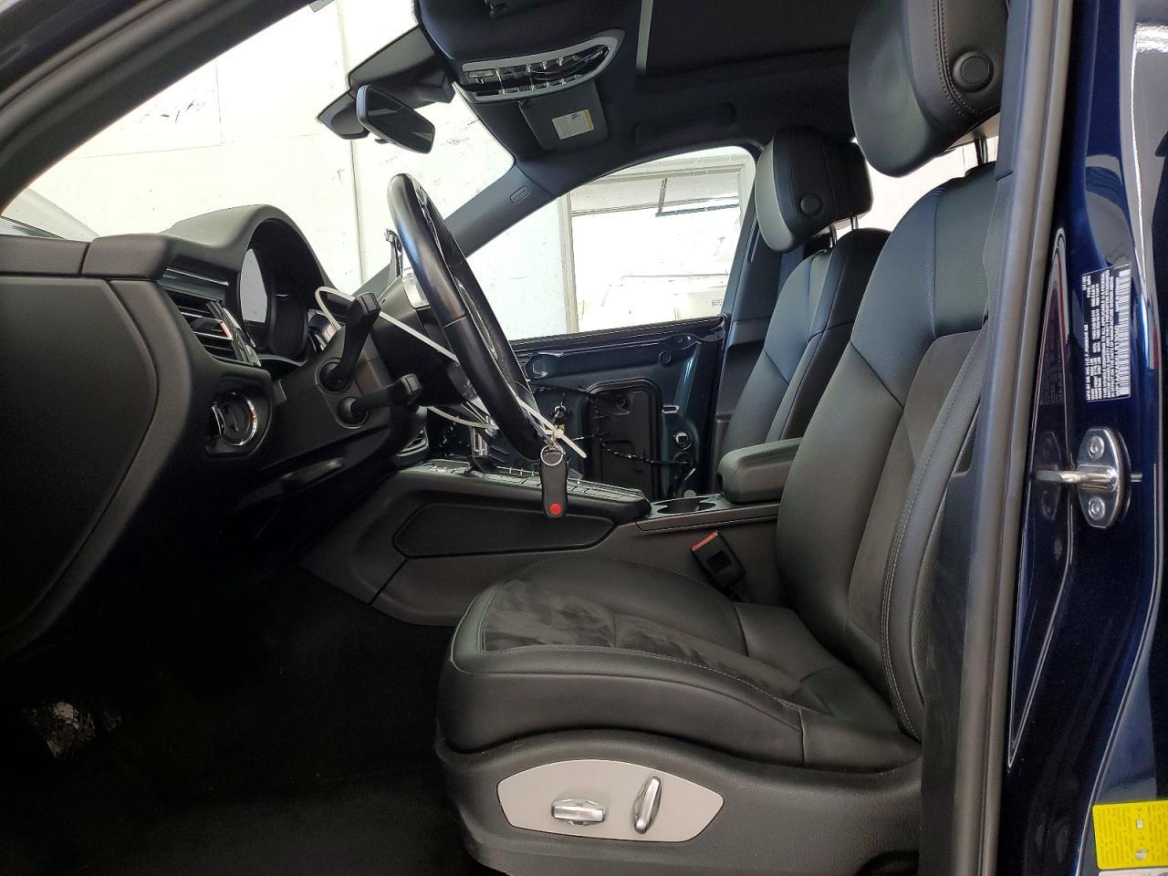 2020 PORSCHE Macan