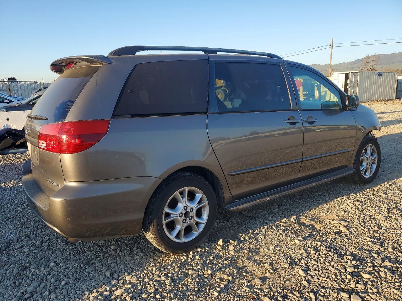 2005 TOYOTA SIENNA