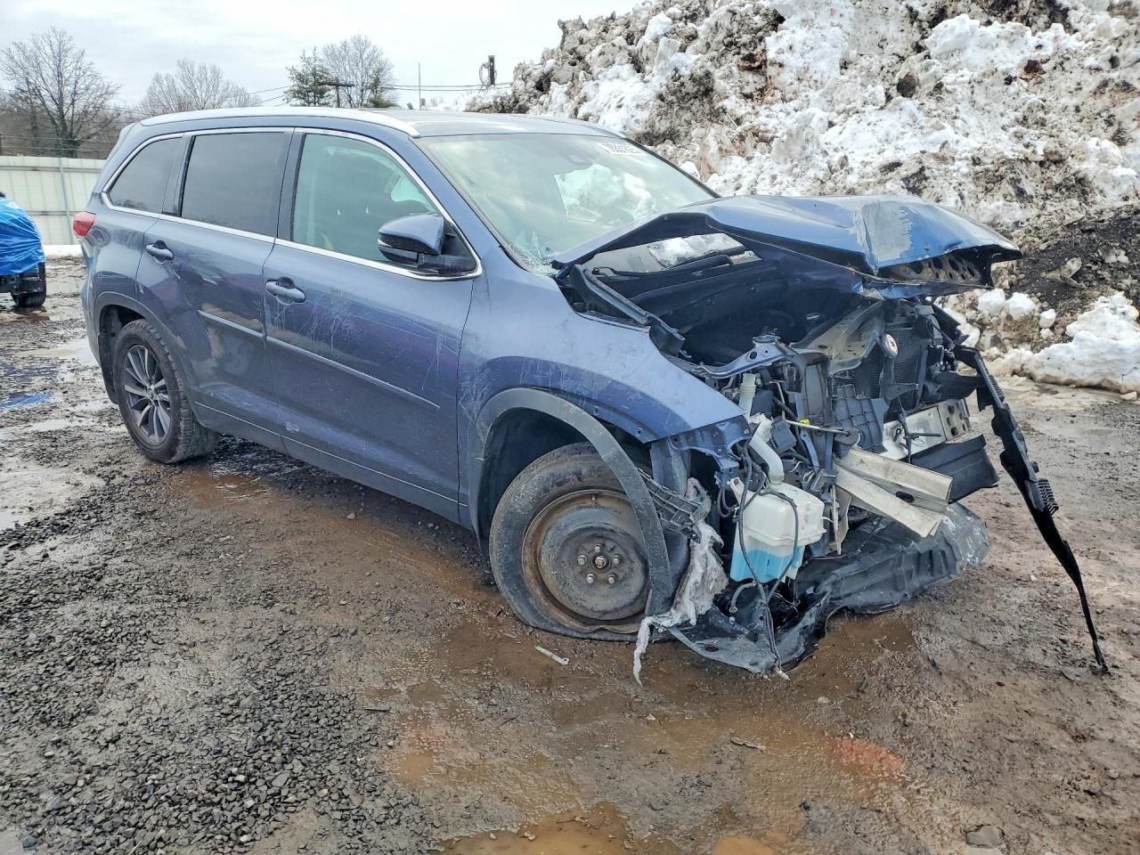 2017 TOYOTA HIGHLANDER