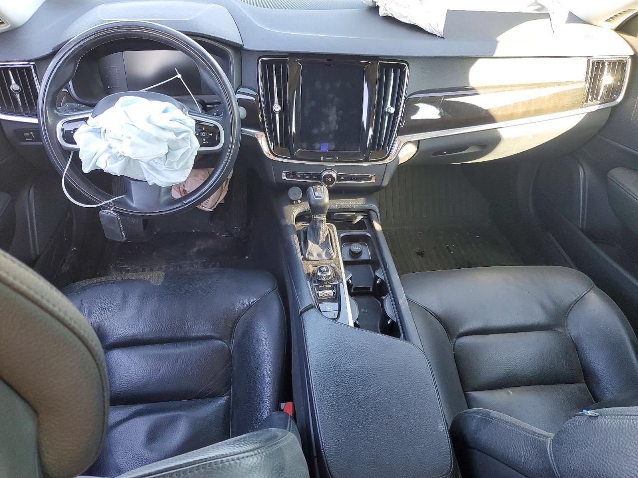 2018 VOLVO S90