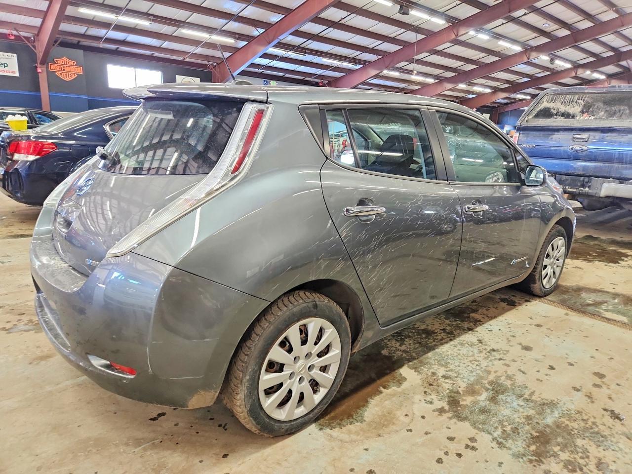 2017 NISSAN LEAF