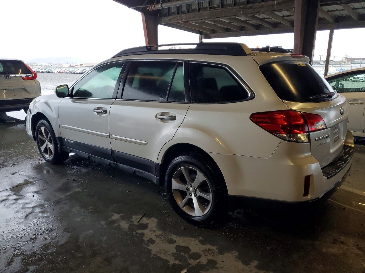 2013 SUBARU Outback