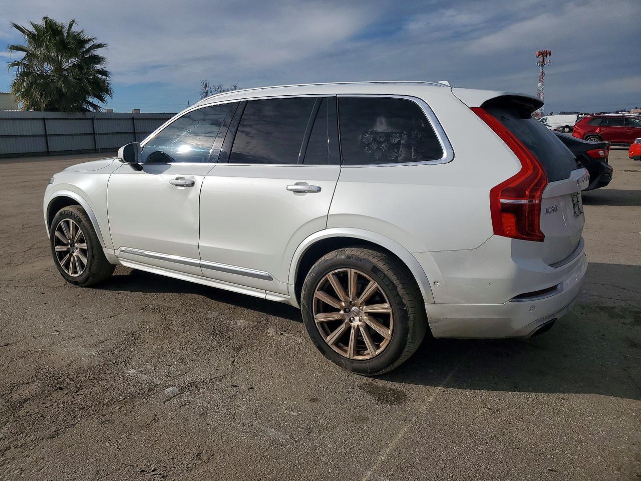 2017 VOLVO XC90