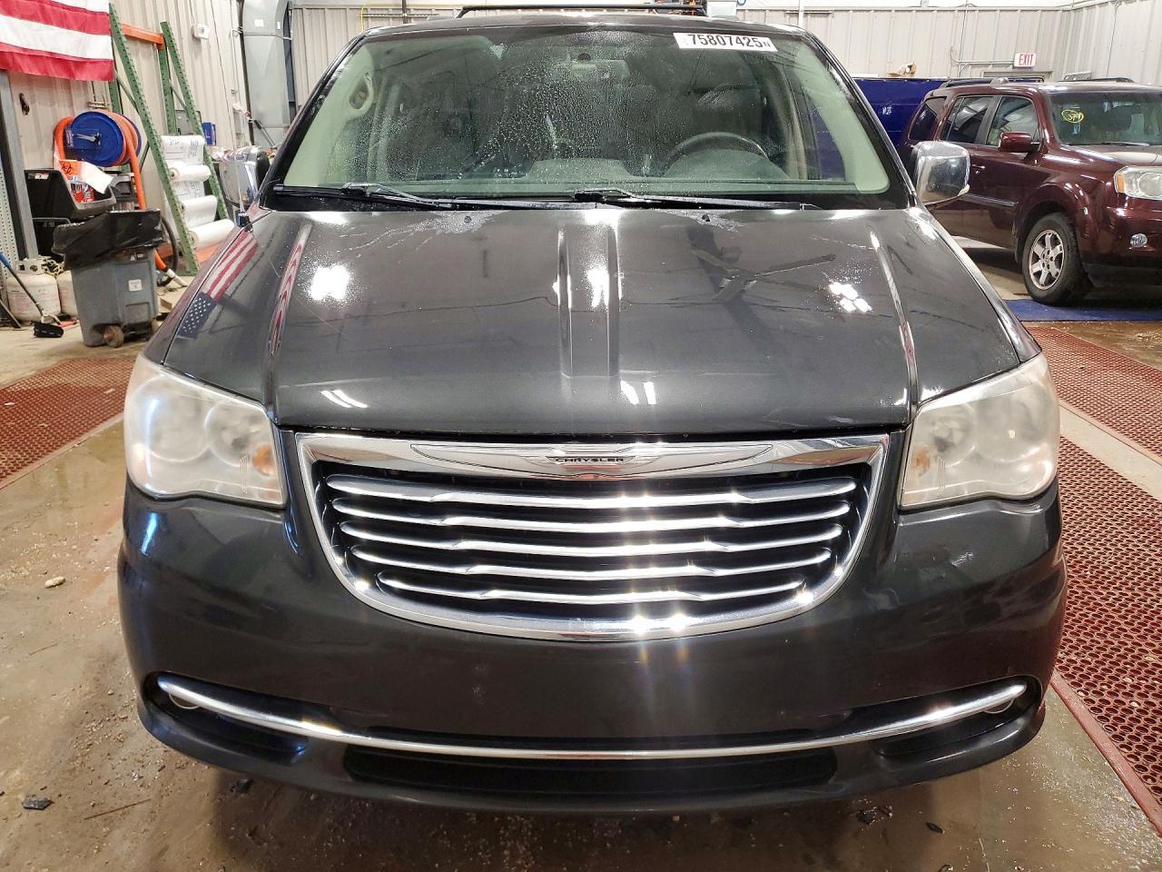 2012 CHRYSLER Town & Country