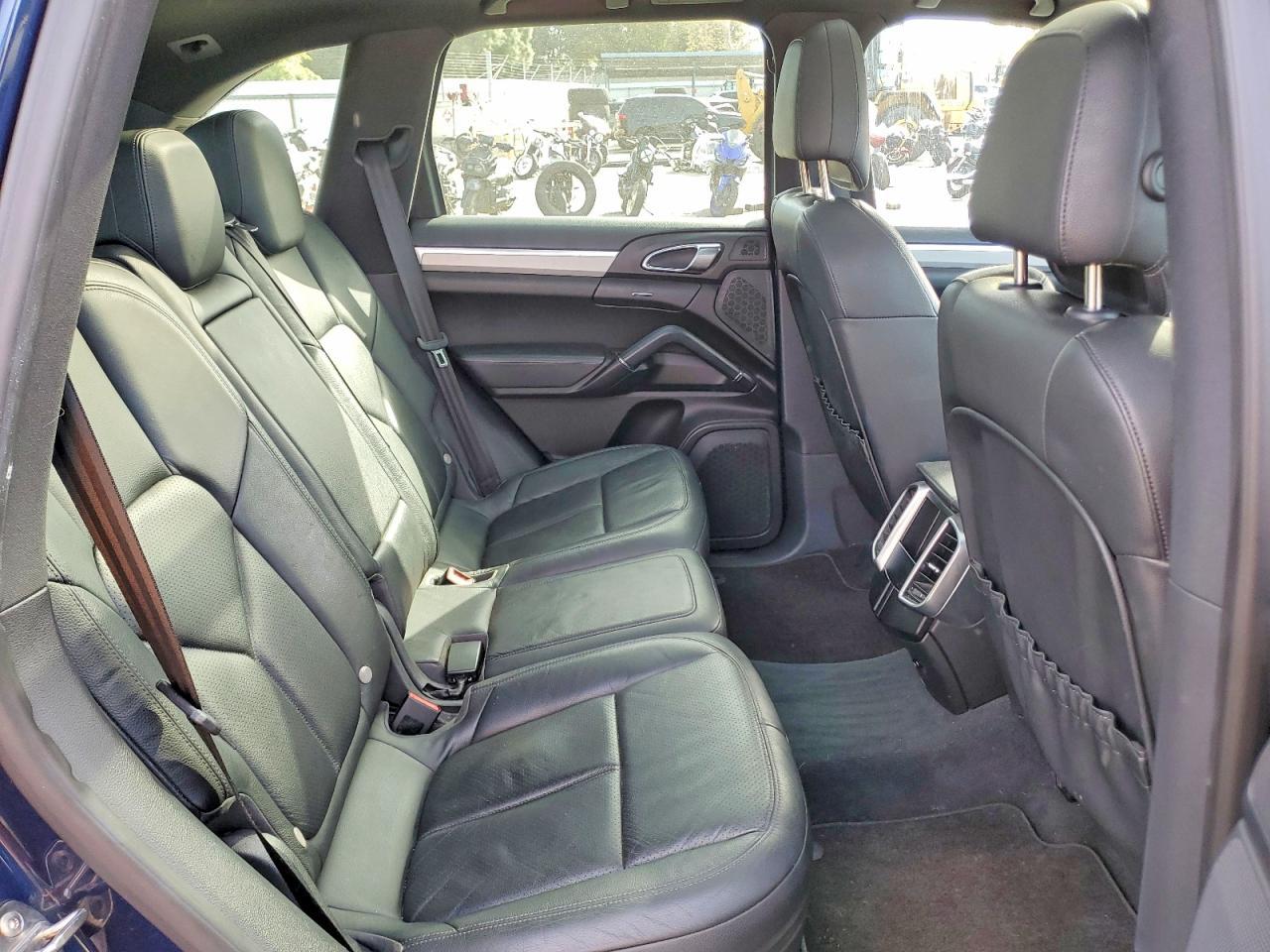 2014 PORSCHE CAYENNE