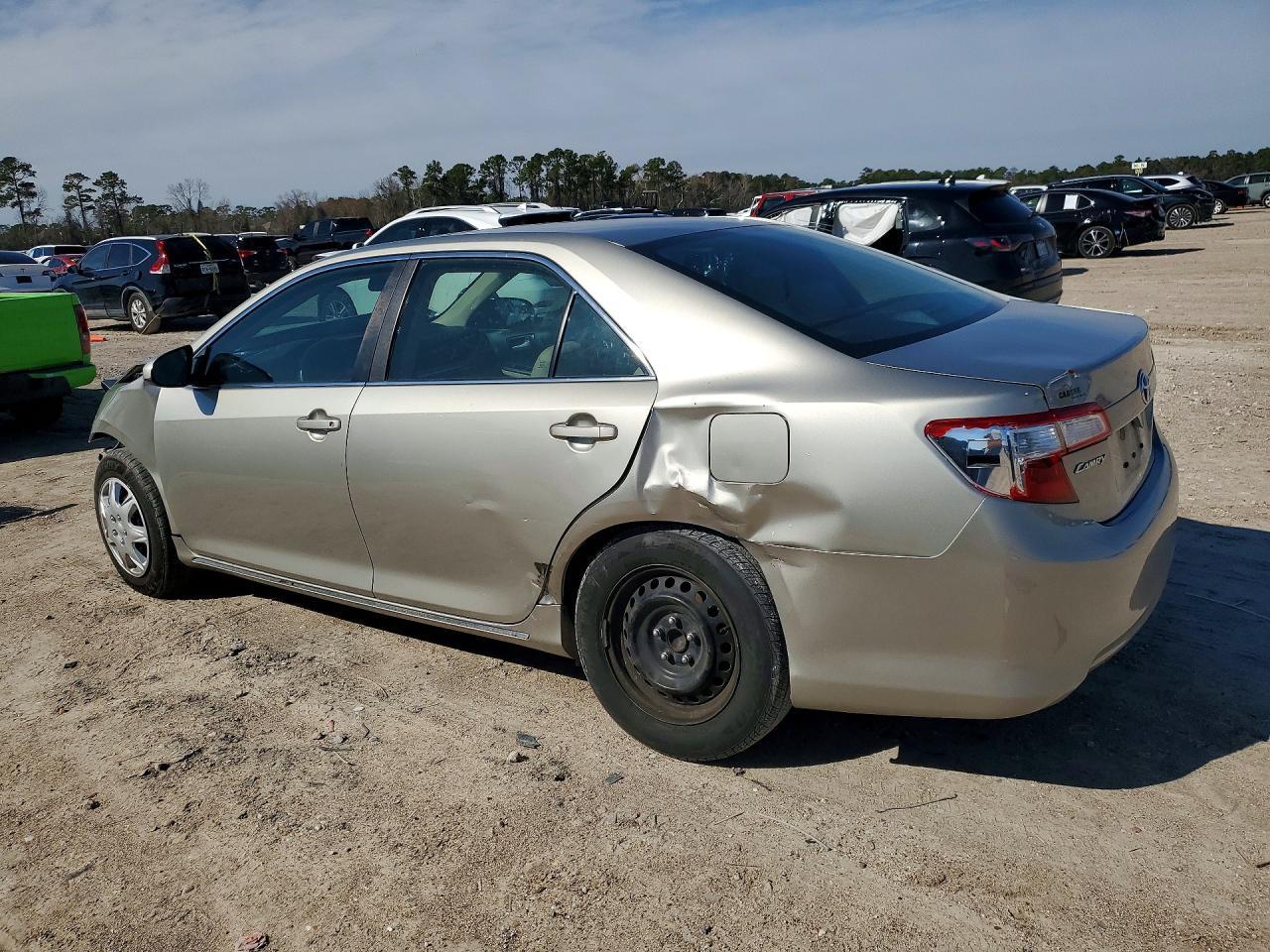 2014 TOYOTA CAMRY
