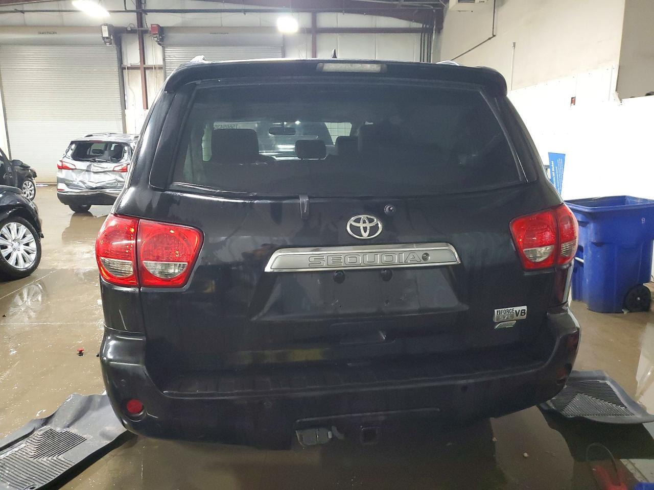 2014 TOYOTA Sequoia